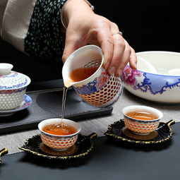 青花玲瓏，茶香滿室 推薦一套值得擁有的青花瓷蜂窩玲瓏茶具套裝