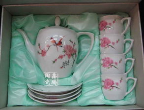 粉彩花卉茶具 集觀賞、饋贈與實用于一體的陶瓷藝術